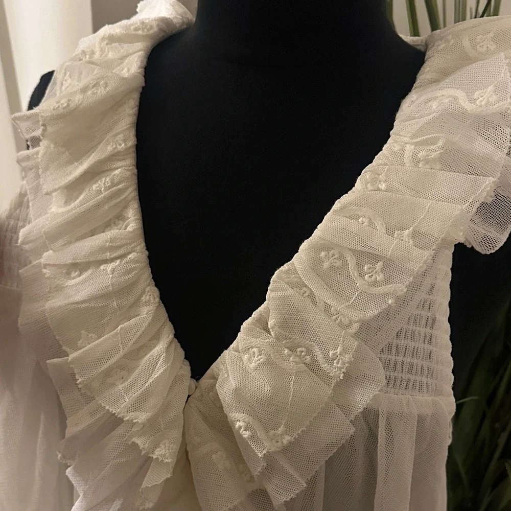 BNWT Anthropologie Sheer Ruffle Elegant Cream Ruffled Sleeveless Top - L - Picture 8 of 16